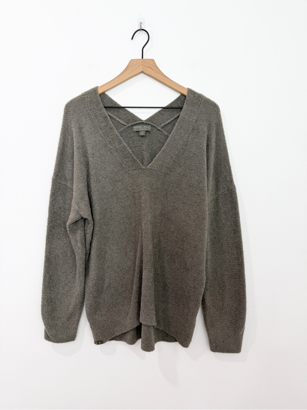 Barefoot Dreams CozyChic Lite V-Neck Seamed Pullover size Medium